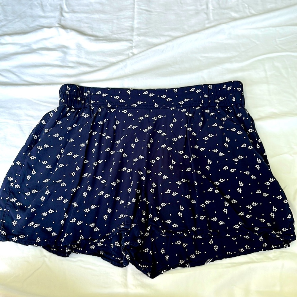 Woman blue viscose flower shorts